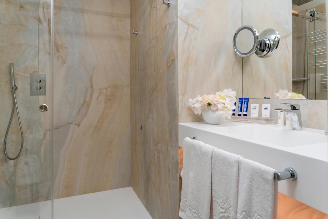 Deluxe Queen Suite
